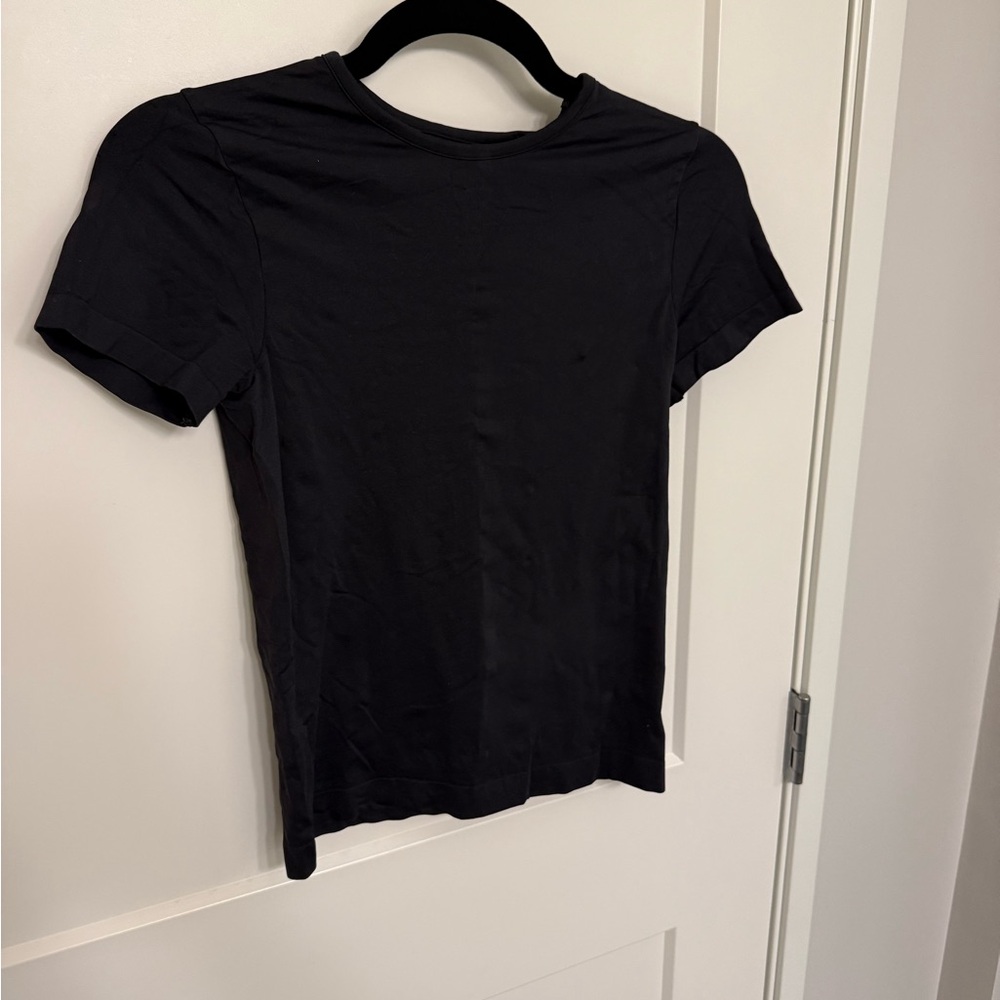 SKIMS Black Women’s Baby Tee
